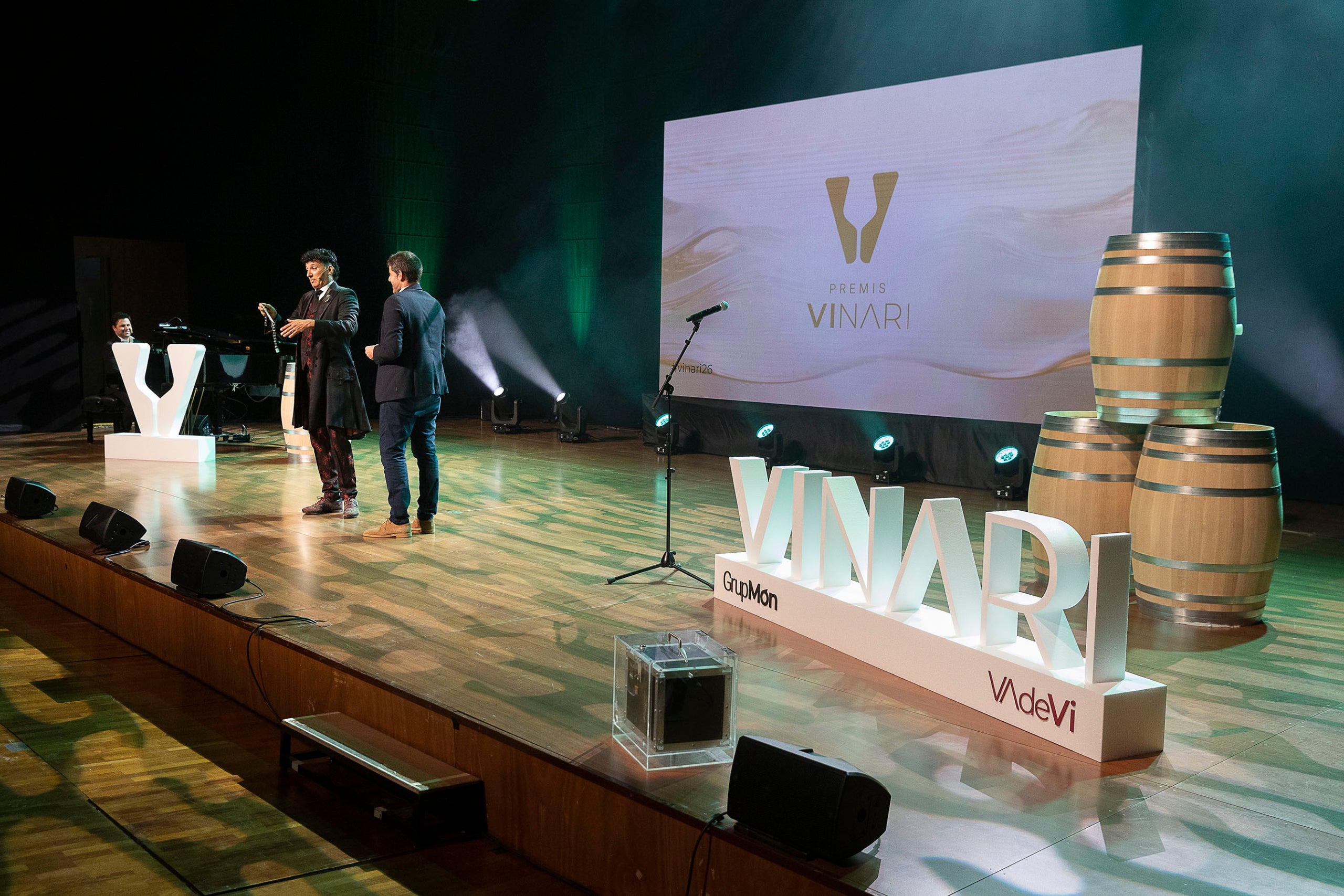 Gala de Lliurament de la XIV edició dels Premis Vinari 2026 celebrada a l'auditori de Vilafranca del Penedès. / Jordi Play