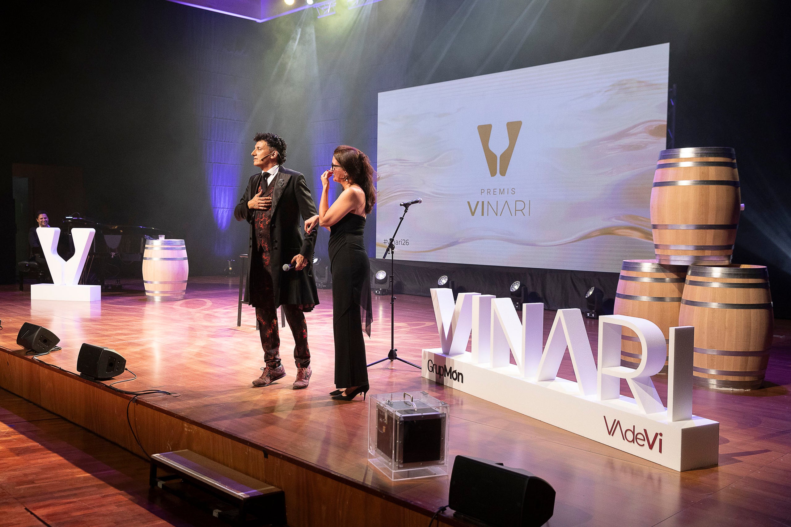 La gala de la XIV edició dels Premis Vinari va estar presentada pel Mag Lari. / Jordi Play